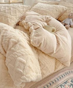 Alternative view of Fluffy fur bed cover set